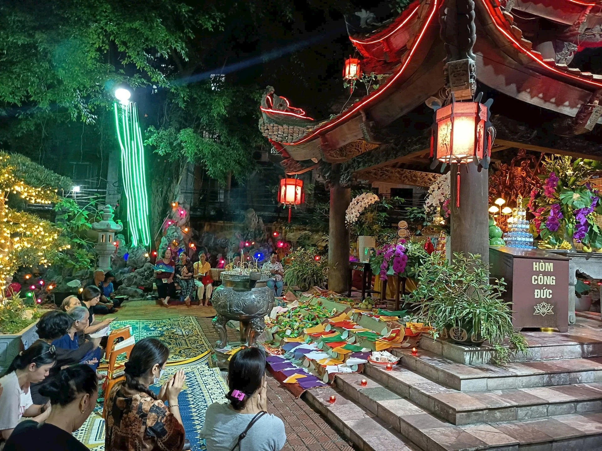 Đạo hiếu mùa Vu lan từ lâu đã trở thành hoạt động văn hóa tín ngưỡng của người Việt.