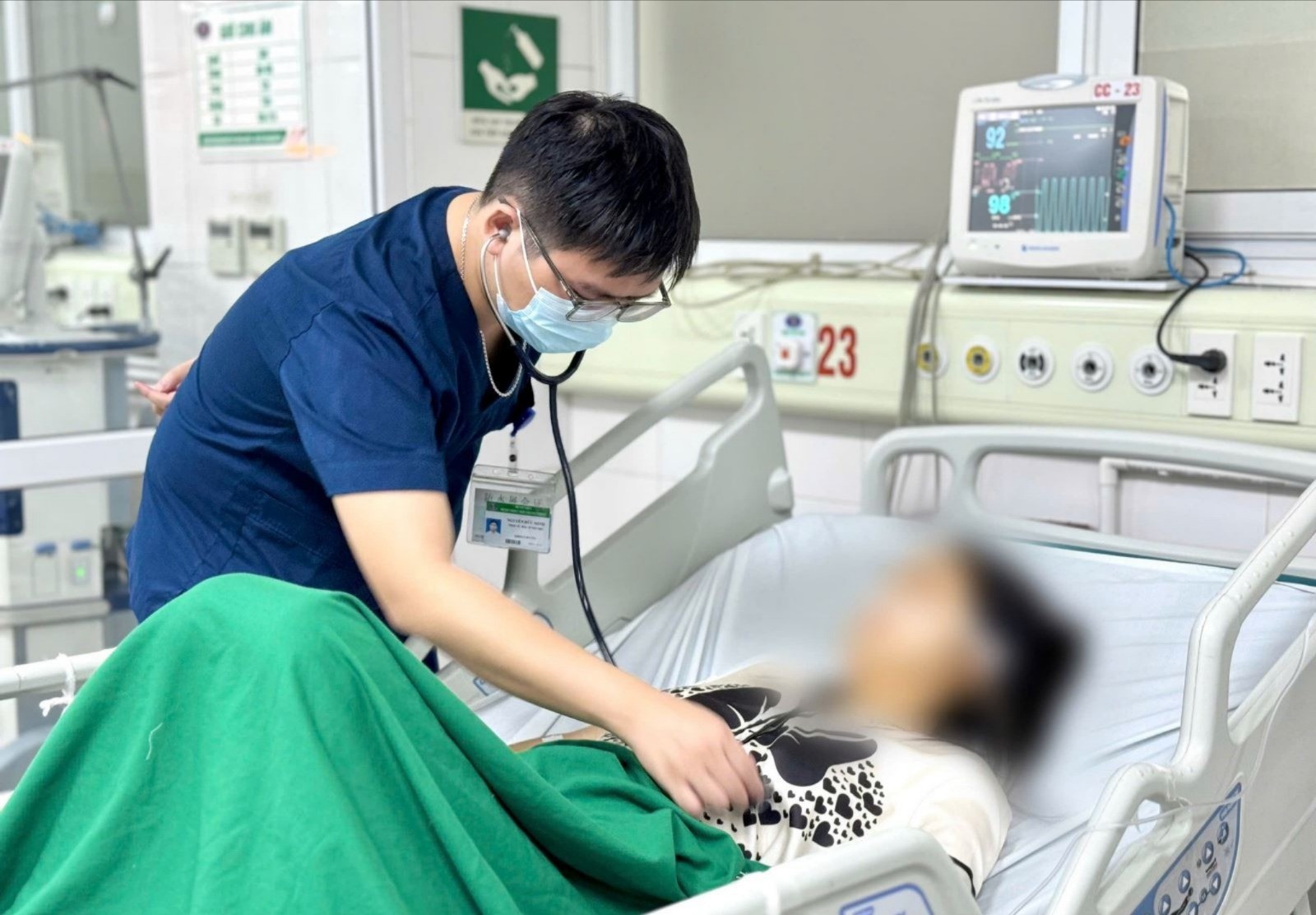 Điều trị cho bệnh nhân sốt rét tại Bệnh viện Bệnh nhiệt đới Trung ương. sot-ret-7034.jpg