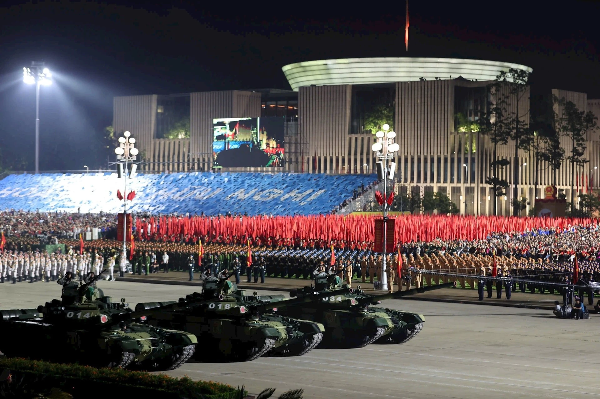 Các khối khí tài quân sự trên Quảng trường Ba Đình.