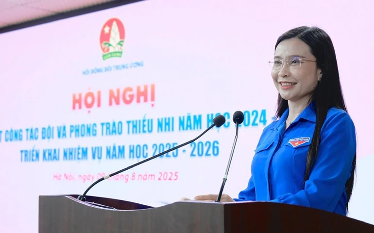 Đồng chí Nguyễn Phạm Duy Trang, Bí thư Trung ương Đoàn, Chủ tịch Hội đồng Đội Trung ương, phát biểu ý kiến tại Hội nghị.