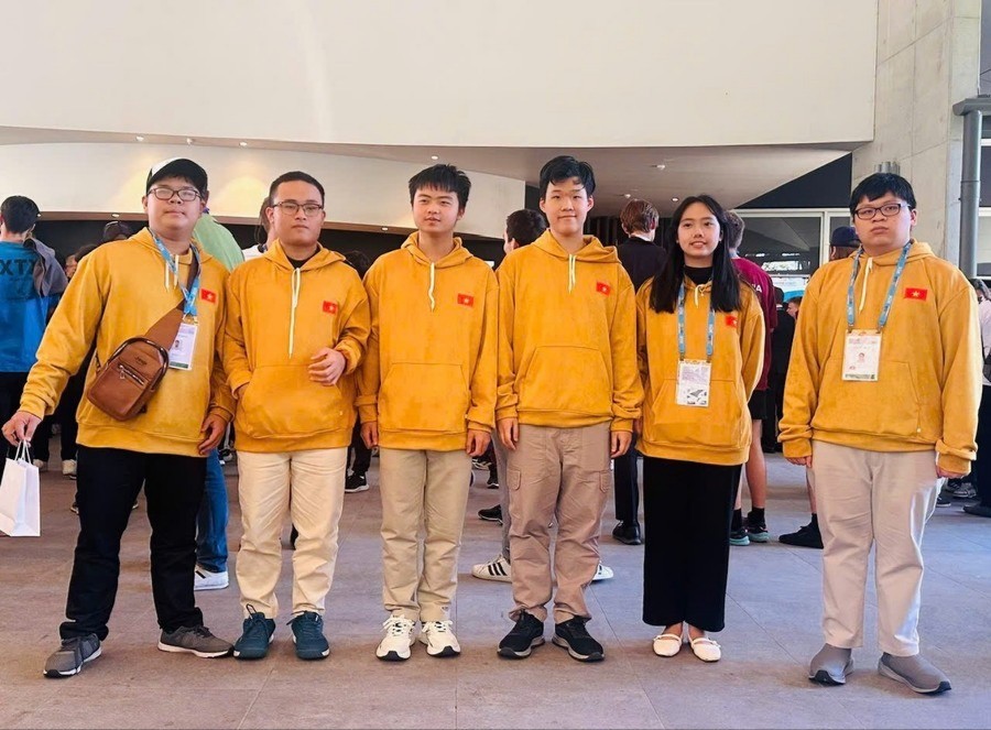 Đội tuyển Việt Nam tại Kỳ thi Olympic Toán quốc tế (IMO) năm 2025. doi-tuyen-hoa-vn-8084.jpg