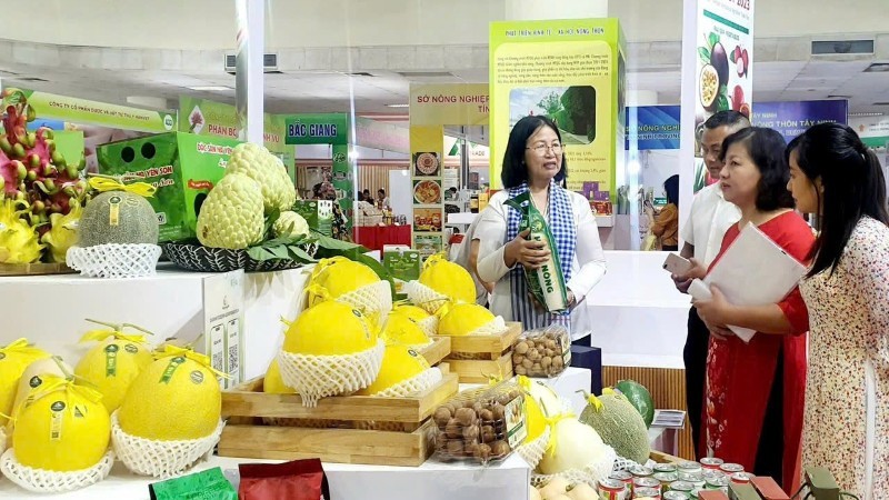 Sử dụng nền tảng số để bán hàng đã giúp nhiều cá nhân, hợp tác xã, đơn vị kinh doanh quảng bá và tiêu thụ được nhiều sản phẩm hơn. anh.jpg