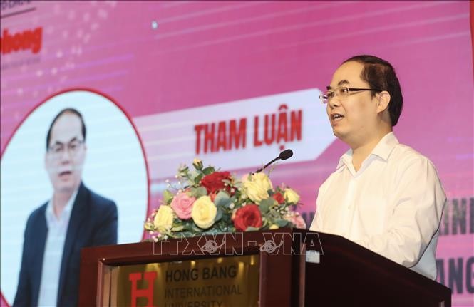 Tiến sĩ Tạ Mạnh Hùng, Phó Cục trưởng Cục Quản lý Dược (Bộ Y tế), phát biểu tại Hội thảo. my-pham-2.jpg