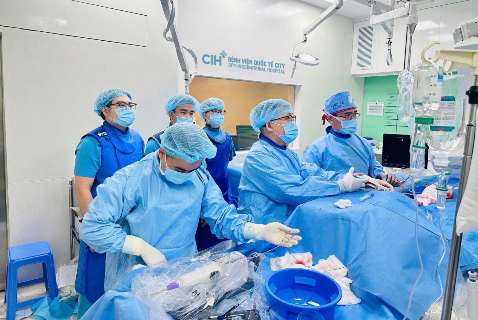Can thiệp bệnh lý tim thành công bằng kỹ thuật bít dù thông liên nhĩ. phau-thuat-2845.jpg