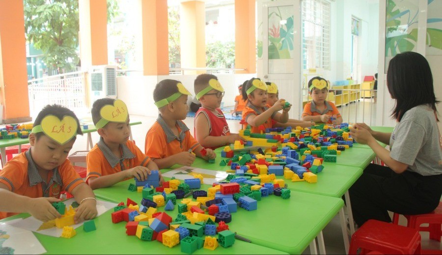 Hoạt động trải nghiệm của trẻ Trường Mầm non Tân Phong (Tân Hưng, TPHCM). giao-duc-2-6494.jpg