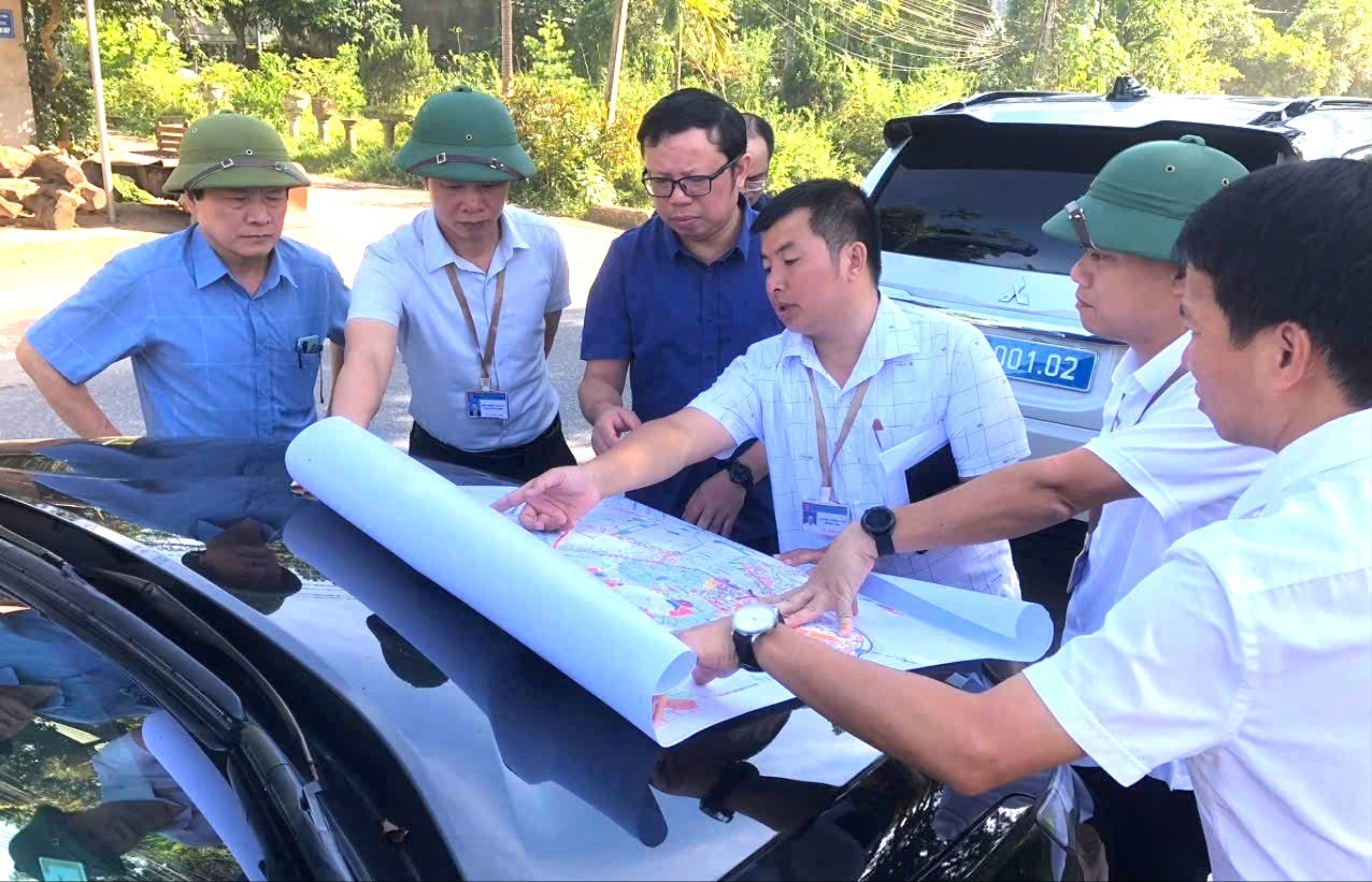 Lãnh đạo Sở Công Thương kiểm tra thực địa và làm việc về tiến độ giải phóng mặt bằng tại các Cụm công nghiệp Phú Thịnh 1, 2, 3 trên địa bàn phường Văn Phú. tang-truong-kinh-te-3277.jpg
