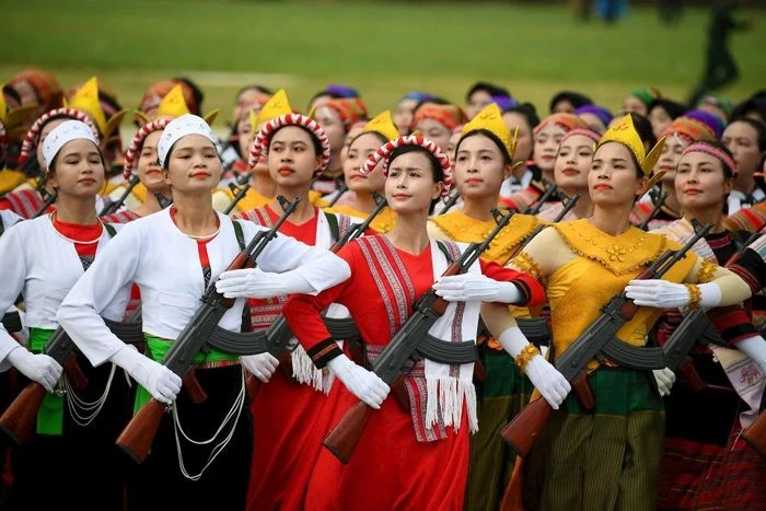 Các lực lượng dân quân tham gia tổng hợp luyện