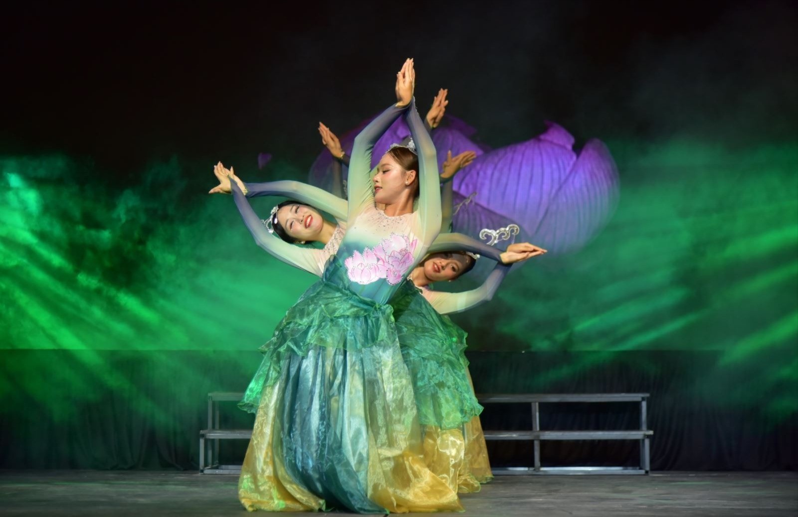 Destinations incorporate art shows into their tourism programs to attract visitors. 15-7-nghe-thuat-tieu-de-2847.jpg