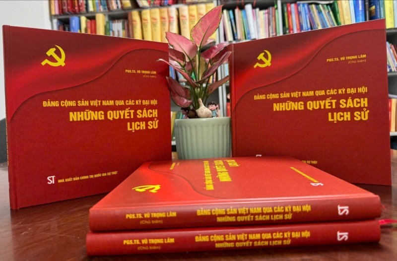 Cuốn sách “Đảng Cộng sản Việt Nam qua các kỳ Đại hội - Những quyết sách lịch sử”. cuon-sach-dang-4484.jpg