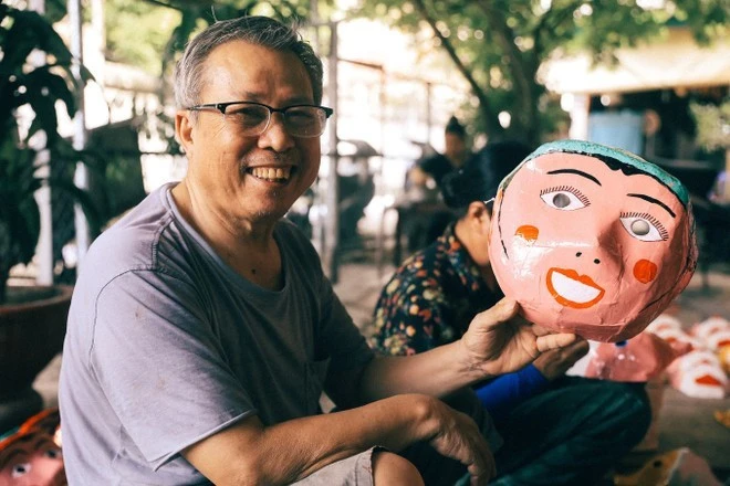 Những chiếc mặt nạ giấy bồi Trung Thu.