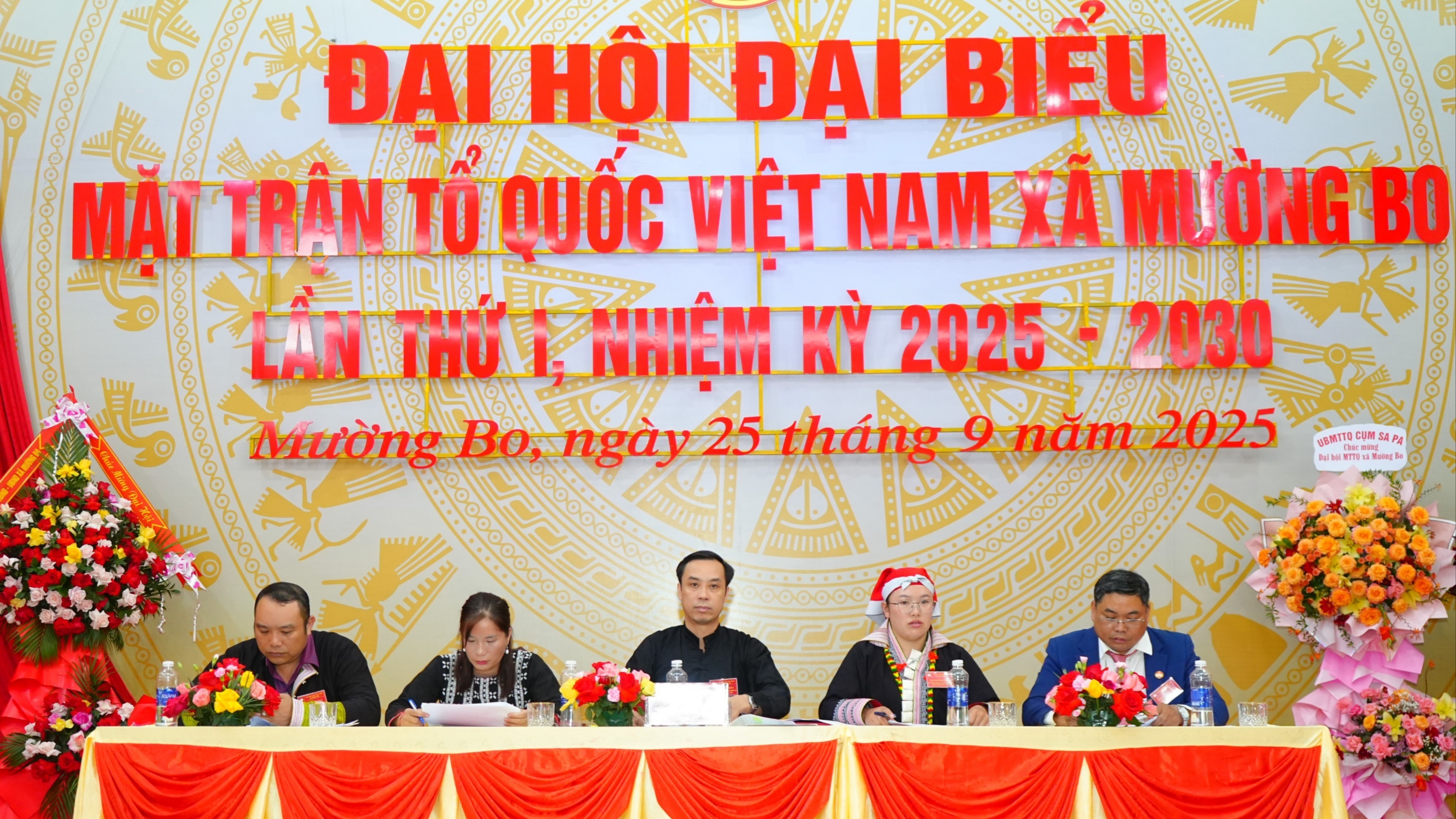Đoàn Chủ tịch điều hành đại hội. doan-chu-tich-5808.jpg