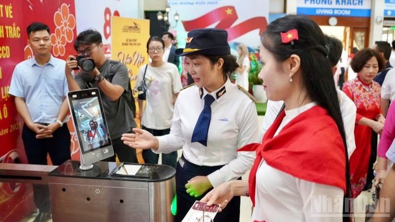 Kết quả bước đầu cho thấy, tốc độ soát vé trung bình chỉ 3-5 giây/hành khách, nhanh hơn khoảng 50% so với quét mã QR, tỷ lệ nhận diện thành công đạt hơn 98%. Kết quả bước đầu cho thấy, tốc độ soát vé trung bình chỉ 3-5 giây/hành khách, nhanh hơn khoảng 50% so với quét mã QR, tỷ lệ nhận diện thành công đạt hơn 98%.