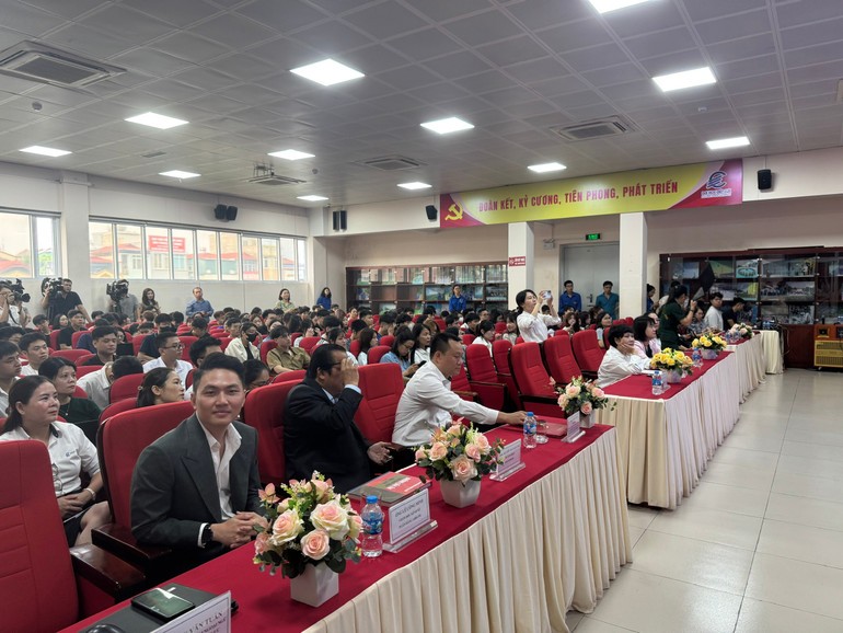 Không gian giao lưu, định hướng kỹ năng thích ứng thời AI cho người trẻ. Không gian giao lưu, định hướng kỹ năng thích ứng thời AI cho người trẻ.