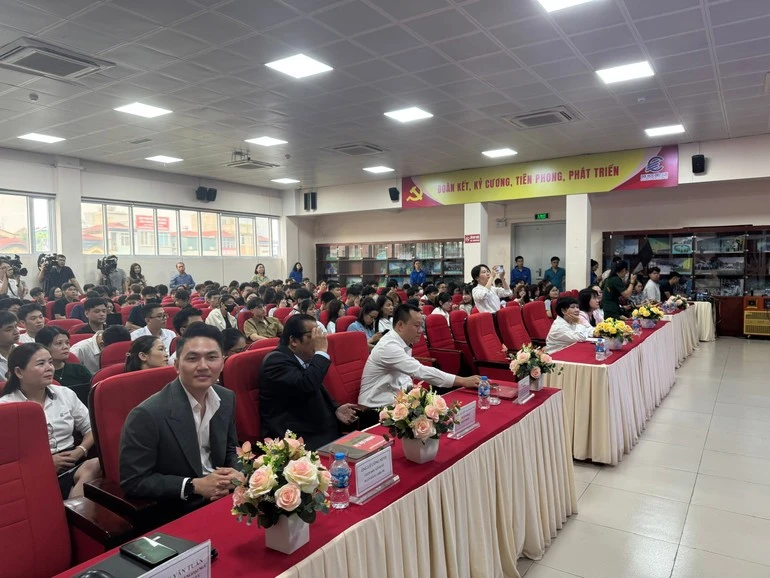 Không gian giao lưu, định hướng kỹ năng thích ứng thời AI cho người trẻ.