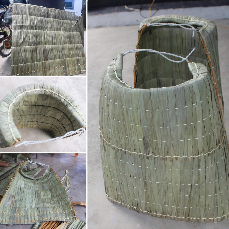 Chiếc áo tơi Yên Lạc được chằm nhiều lớp lá, đảm bảo mát khi nắng và che chắn nước khi mưa. Chiếc áo tơi Yên Lạc được chằm nhiều lớp lá, đảm bảo mát khi nắng và che chắn nước khi mưa.