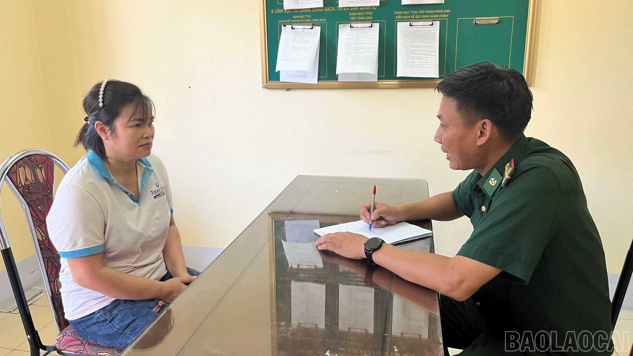 Đối tượng Vũ Thị Bích tại Đồn Biên phòng Cửa khẩu quốc tế Lào Cai. baolaocai-br_dfoi-tuong-vu-thi-bich-tai-co-quan-deu-tra.jpg