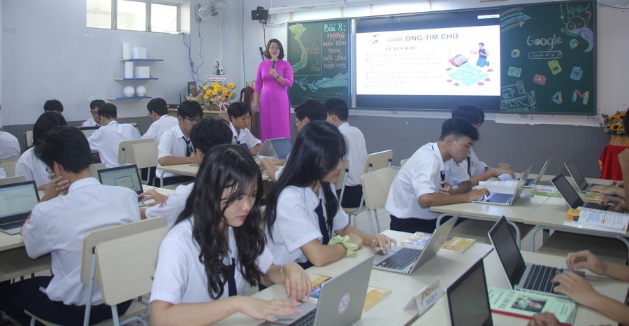 Giờ học Tin học của học sinh Trường THPT Phú Nhuận, TPHCM. Giờ học Tin học của học sinh Trường THPT Phú Nhuận, TPHCM.