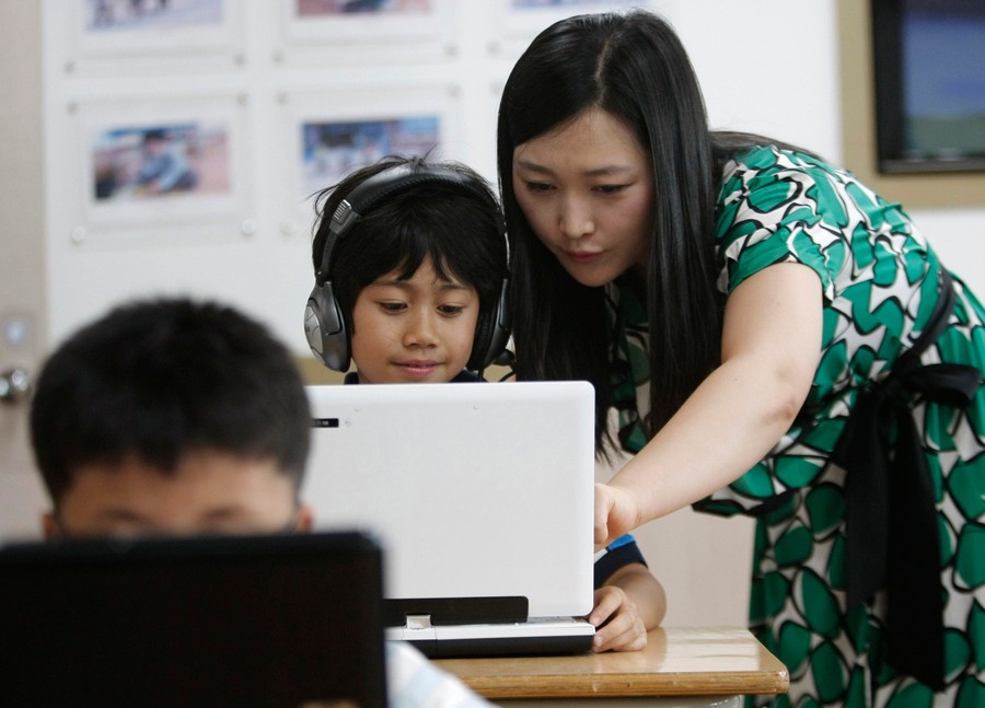 Sách giáo khoa AI chính thức bị 'khai tử' tại Hàn Quốc. hoc-sinh-hq.jpg