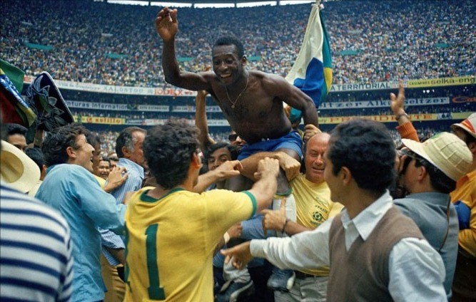Tập thể tuyển Brazil vô địch World Cup 1970 đứng thứ 3. 12-7-mu-2-4039.jpg