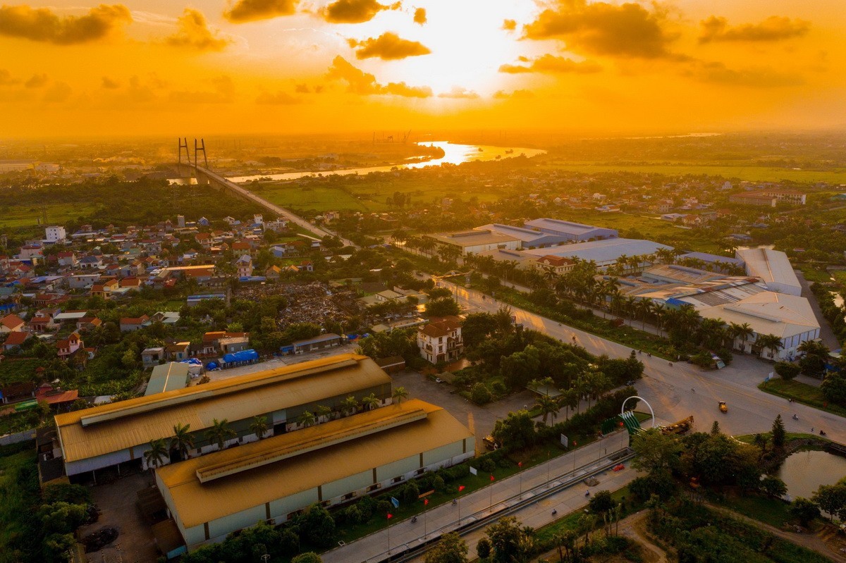 Chặng đường gần 40 năm Đổi mới đã chứng kiến sự trỗi dậy ngoạn mục của kinh tế Việt Nam. Chặng đường gần 40 năm Đổi mới đã chứng kiến sự trỗi dậy ngoạn mục của kinh tế Việt Nam.
