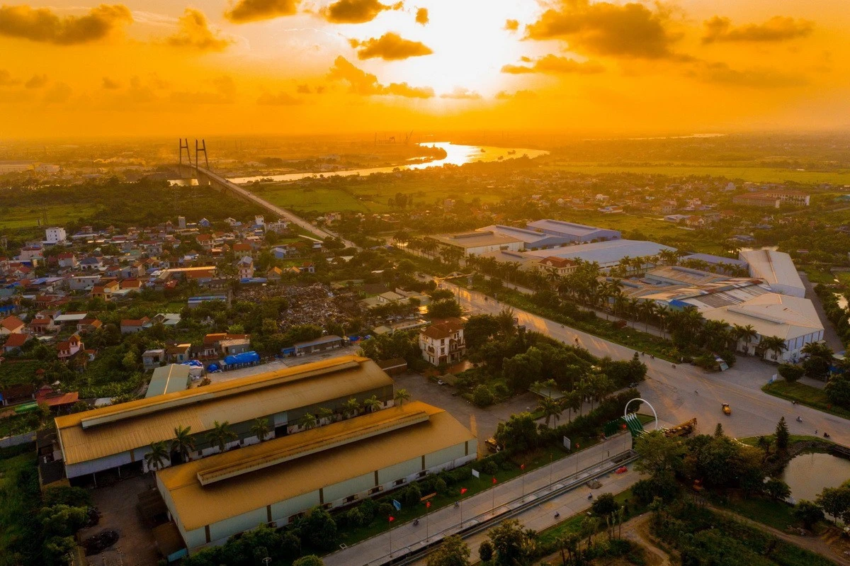 Chặng đường gần 40 năm Đổi mới đã chứng kiến sự trỗi dậy ngoạn mục của kinh tế Việt Nam.