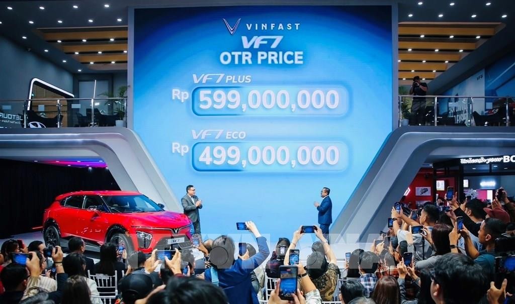Mức giá của mẫu xe được công bố tại sự kiện. vinfast-2.jpg