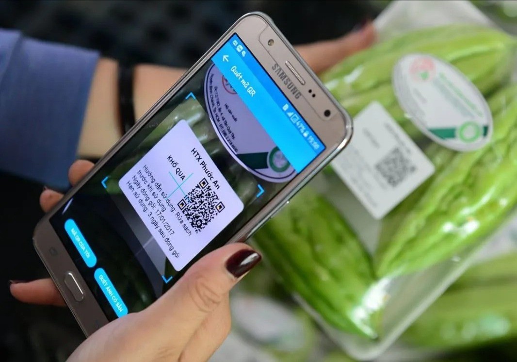 Quét mã QR trên mã sản phẩm. ung-dung-doanh-nghiep-502.jpg
