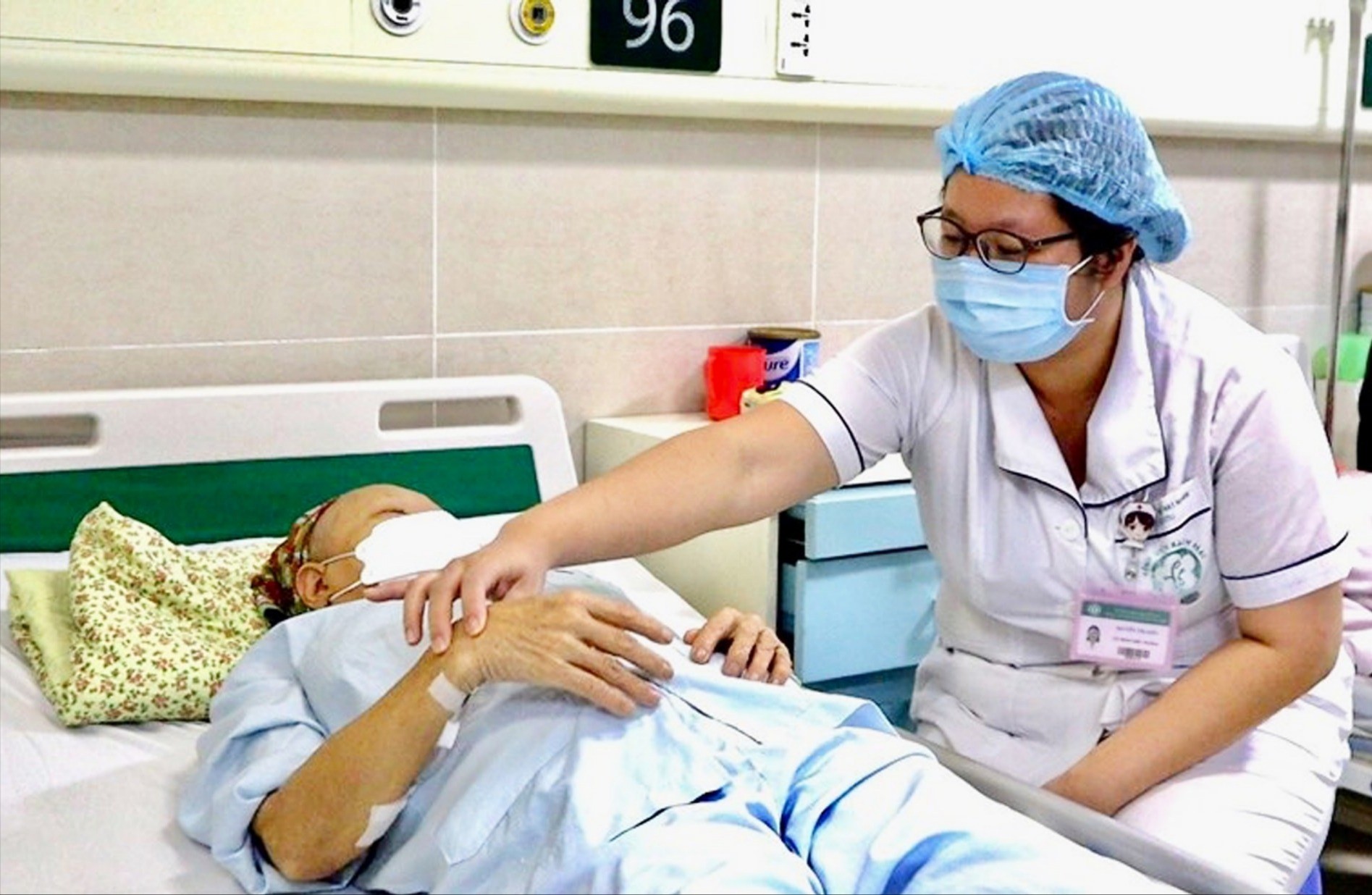 Chăm sóc bệnh nhân ung thư tại Bệnh viện Bạch Mai. 13-7-tu-van-ung-thu-289.jpg