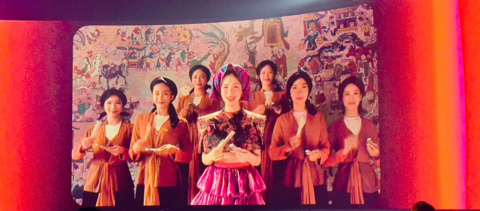 Ca sĩ Hòa Minzy khơi dậy niềm tự hào dân tộc qua MV tôn vinh di sản Việt.