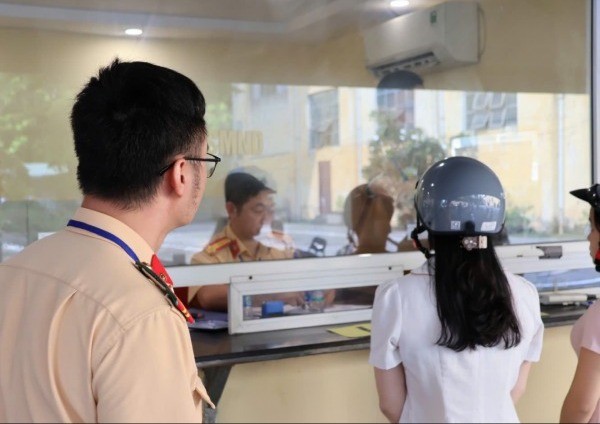 Người dân thi giấy phép lái xe do CSGT sát hạch. 18-7-sat-hach-3-1333.jpg
