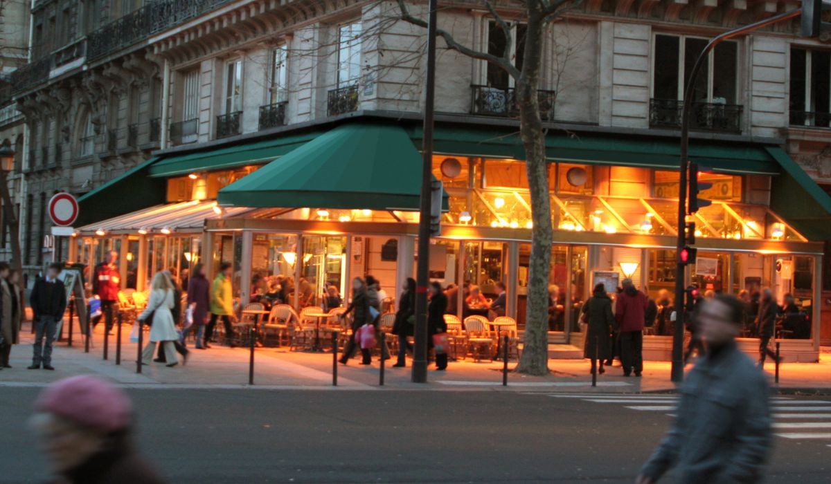 Ảnh: Canva paris.jpg