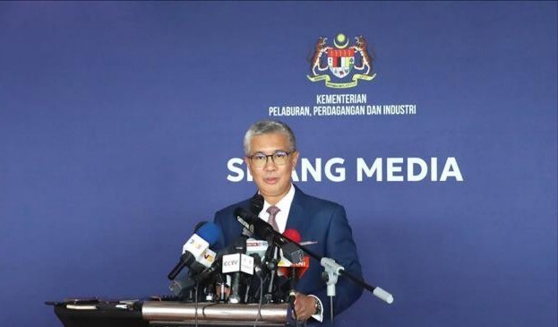 Bộ trưởng Thương mại, Đầu tư và Công nghiệp Malaysia, Zafrul Aziz, tại một cuộc họp báo. malaysia-1341.jpg