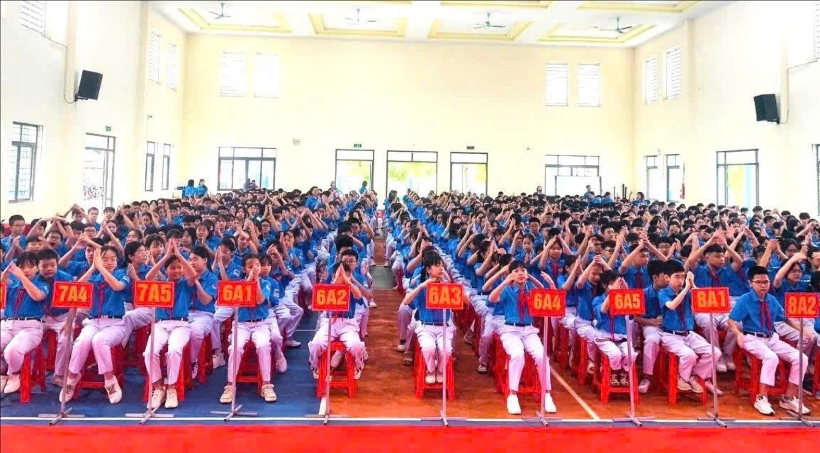 Tất cả các trường học đều tổ chức các hoạt động tập thể trong ngày tựu trường. z6951078762682-18664e8f709a0e88e4cc5efbe91e7dd3.jpg