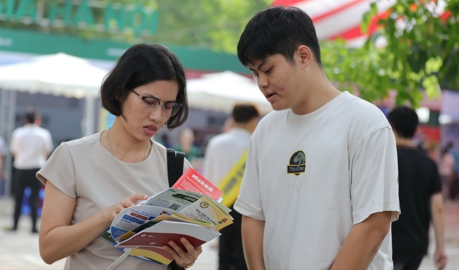 Thí sinh tham dự Ngày hội lựa chọn nguyện vọng xét tuyển 2025 tại Đại học Bách khoa Hà Nội - ngày 19/7. thi-sinh-1-6444.jpg