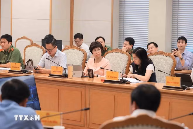 Các đại biểu tham dự tại cuộc họp.