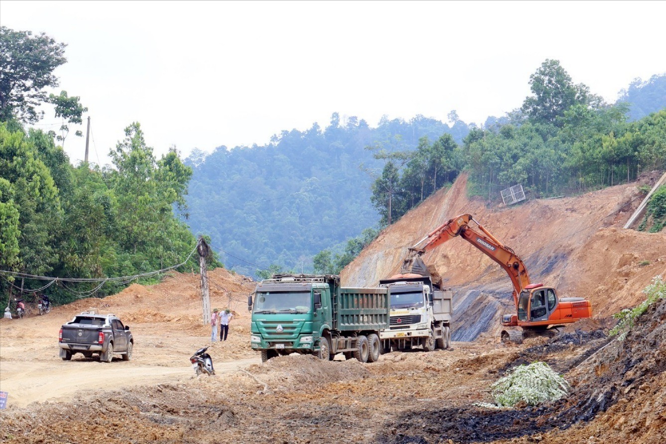 Công trường thi công Dự án cải tạo, nâng cấp Tỉnh lộ 151B đoạn Chiềng Ken - Nậm Tha. thi-cong-7803.jpg