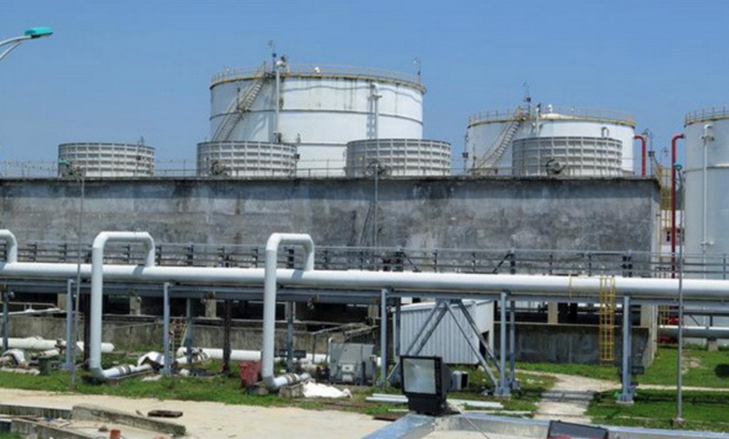 Một góc nhà máy nhiên liệu sinh học Dung Quất. 17-7-dung-quat-8863.jpg