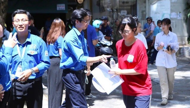 Thí sinh tham dự kỳ thi lớp 10 THPT tại Hà Nội năm 2025. 12-7-hs-10-1-5203.jpg