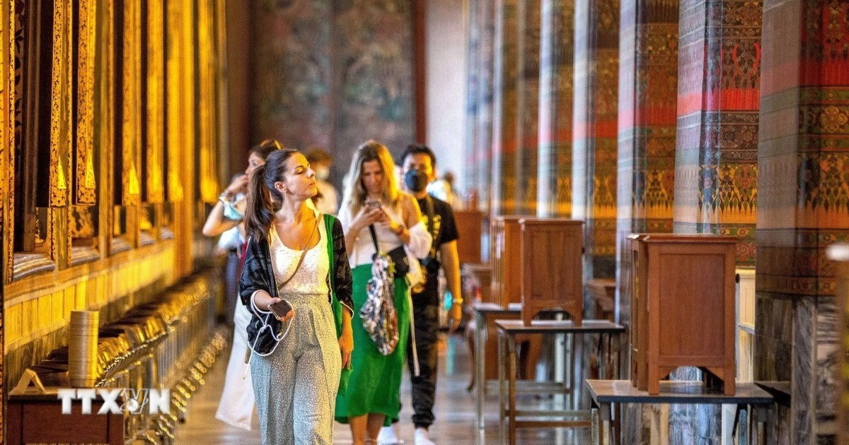 Khách du lịch tham quan Chùa Wat Pho ở Bangkok, Thái Lan. 15-7-nhap-canh-thai-lan-5775.jpg