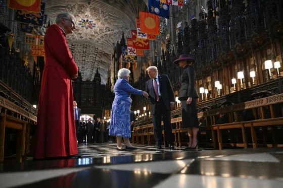 Tổng thống Trump cùng phu nhân tham quan Nhà nguyện St. George. 7.jpg