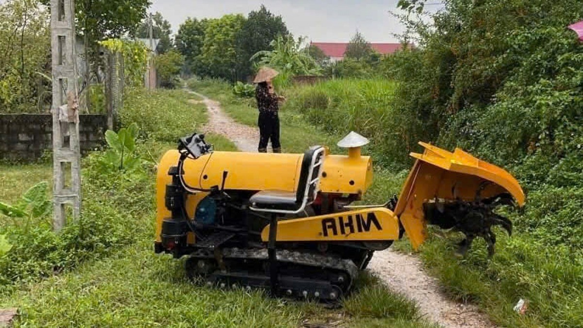 Máy xới đất điều khiển từ xa do anh Tạ Đình Huy sáng chế. sang-che-3.jpg