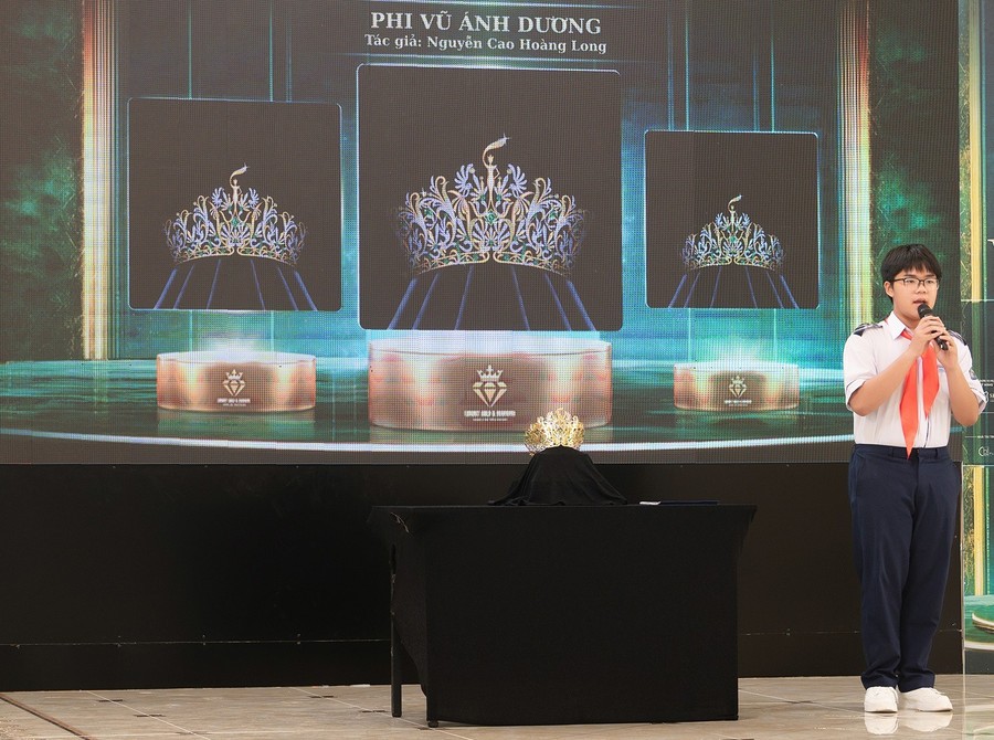 Thí sinh 13 tuổi lọt top thiết kế vương miện Miss Grand Vietnam 2025. Thí sinh 13 tuổi lọt top thiết kế vương miện Miss Grand Vietnam 2025.