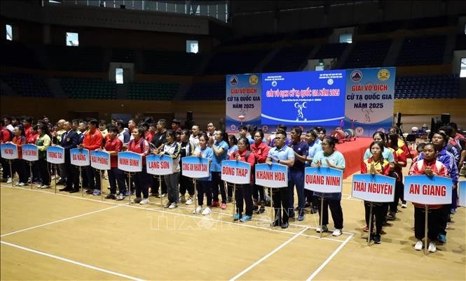 Các đoàn vận động viên tham dự giải.