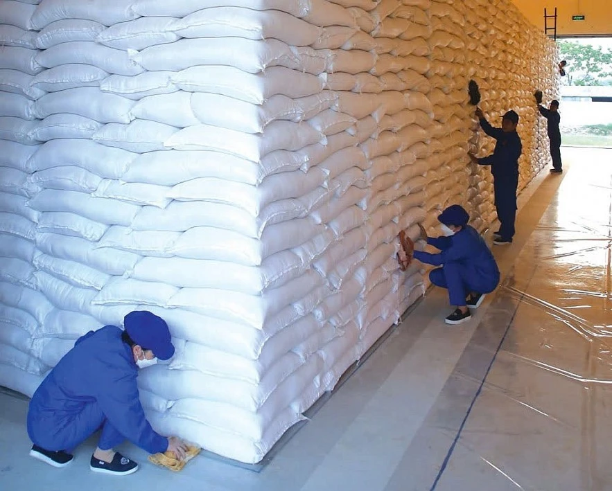 Bảo quản an toàn hàng dự trữ quốc gia.