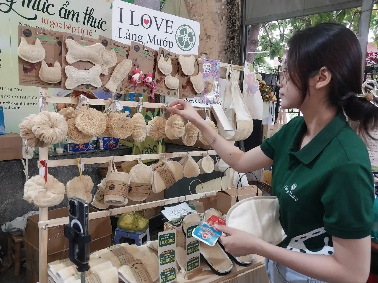 Đưa sản phẩm lên không gian mạng, doanh nghiệp cần chú trọng xây dựng thương hiệu để giữ chữ tín.