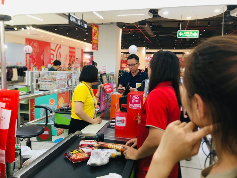 Tổng mức bán lẻ hàng hóa và doanh thu dịch vụ tiêu dùng tháng Tám đã tăng 10,6% và lũy kế tám tháng tăng 9,4% so với cùng kỳ năm trước. tieu-dung.jpg