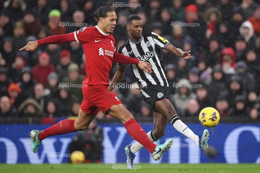 Liverpool tiến rất gần đến việc chiêu mộ Isak từ Newcastle. bong-da-1.jpg