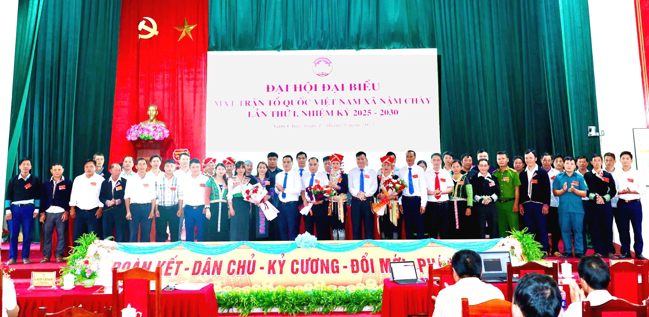 Ủy ban MTTQ Việt Nam xã Nậm Chày nhiệm kỳ 2025 - 2030 ra mắt đại hội.