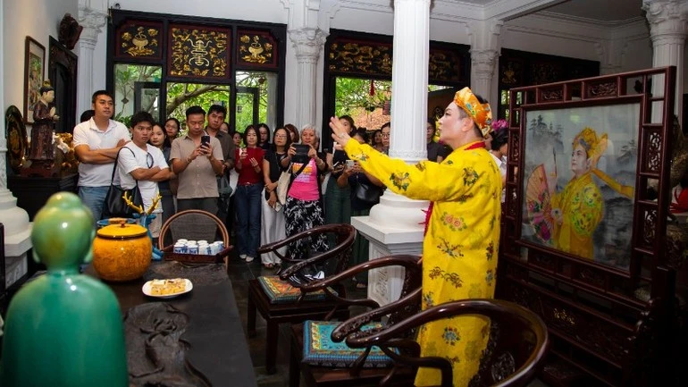 Phủ Tiên Hương là không gian văn hóa để học sinh, sinh viên, các nhà nghiên cứu, và bạn bè quốc tế đến tìm hiểu về một di sản đặc sắc của người Việt.