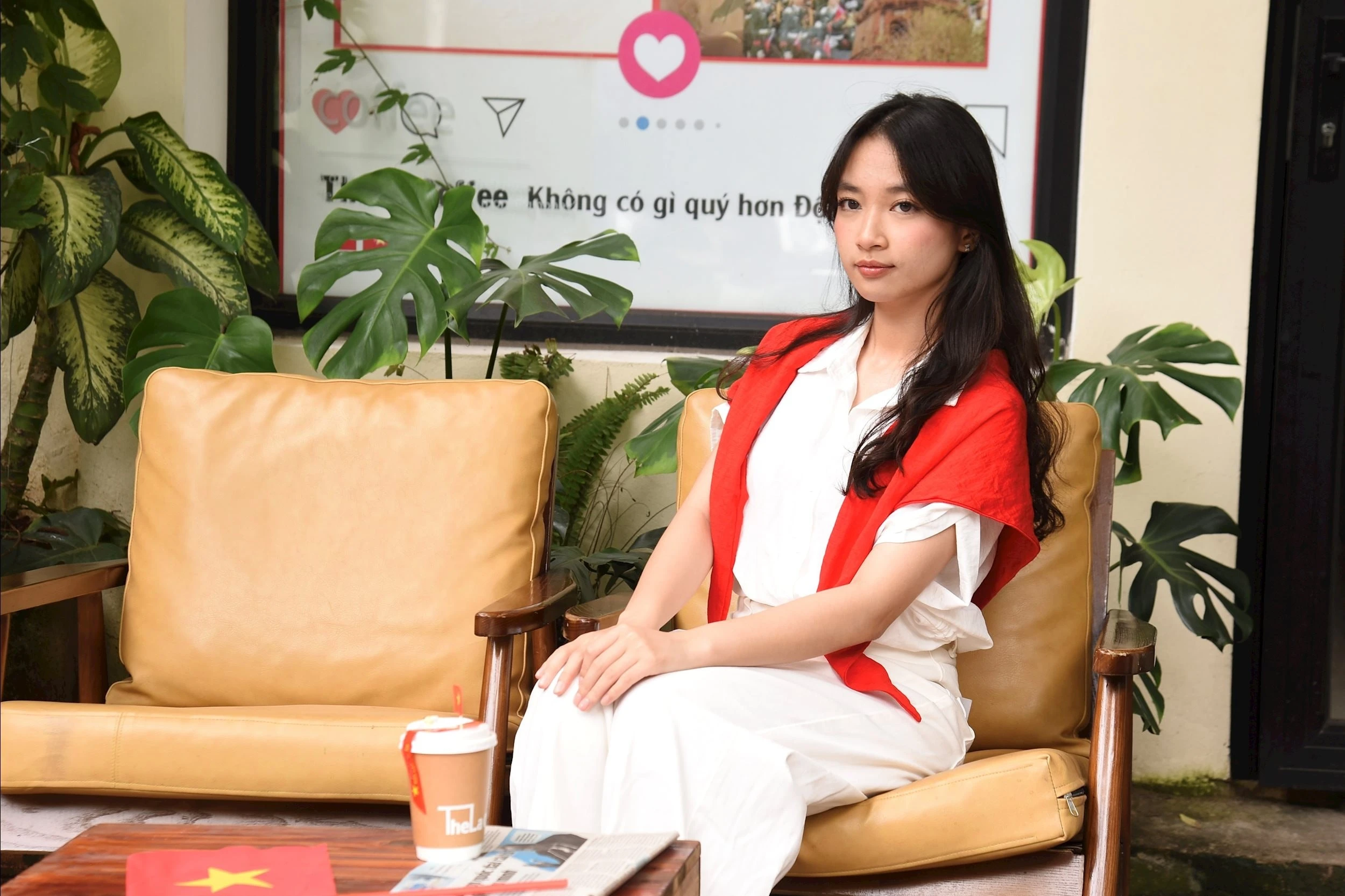 Lượng khách đổ về quán cafe trên phố Trần Quang Diệu rất đông để thưởng thức đồ uống và chụp ảnh kỷ niệm